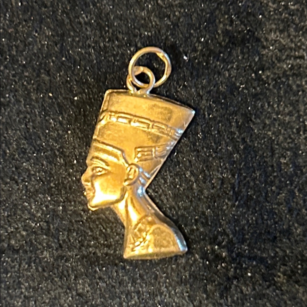 Elegant 18 K solid Gold Nefertiti Pendant Charm